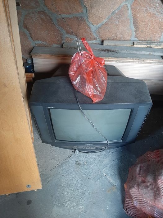 Продам телевизор с антенной за 3000