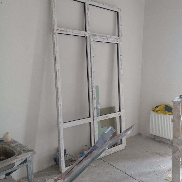 Пластиковые двери и окно