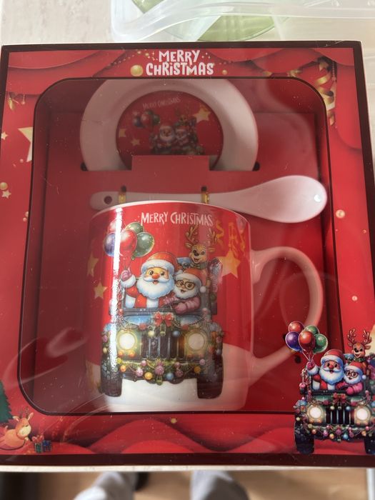 Чаша с лъжичка и чинийка