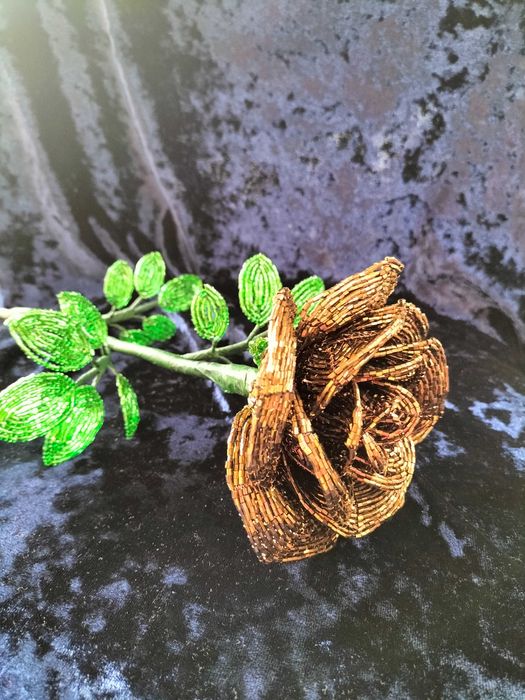 Роза из бисера .