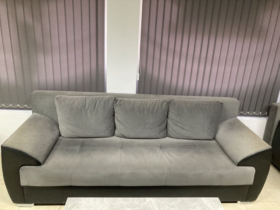 Продавам много добре запазен диван