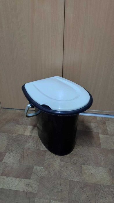 Переносной туалет с крышкой