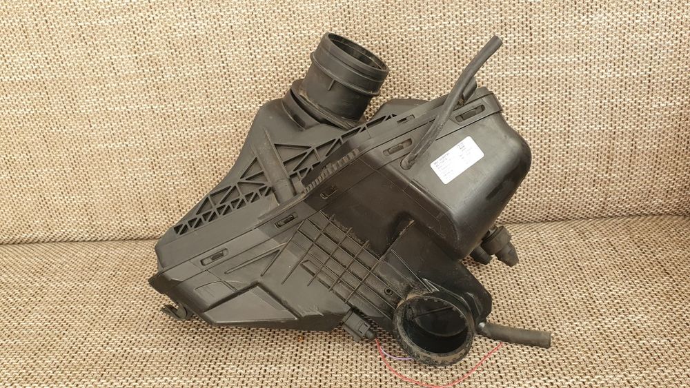 Carcasa filtru aer debitmetru Audi q5 a4 a5 a6 2000d