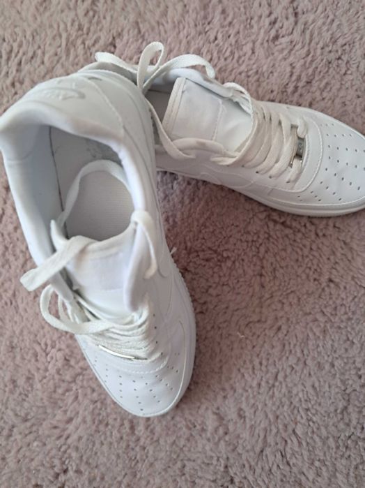 Adidasi Nike  air