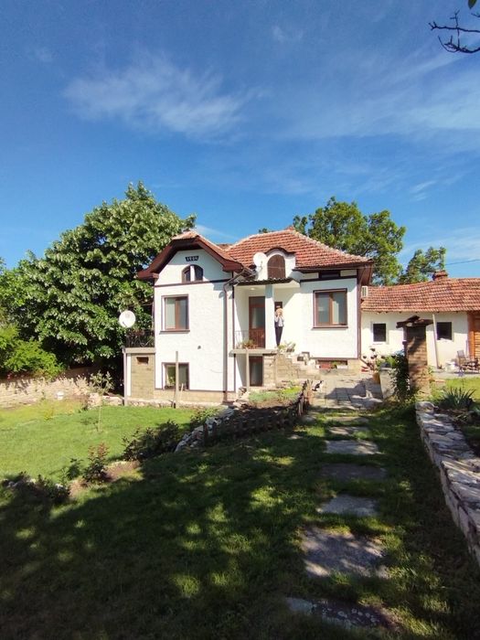 Продавам къща за гости