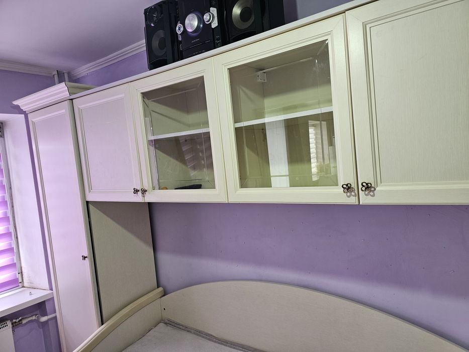 Продам спальный гарнитур