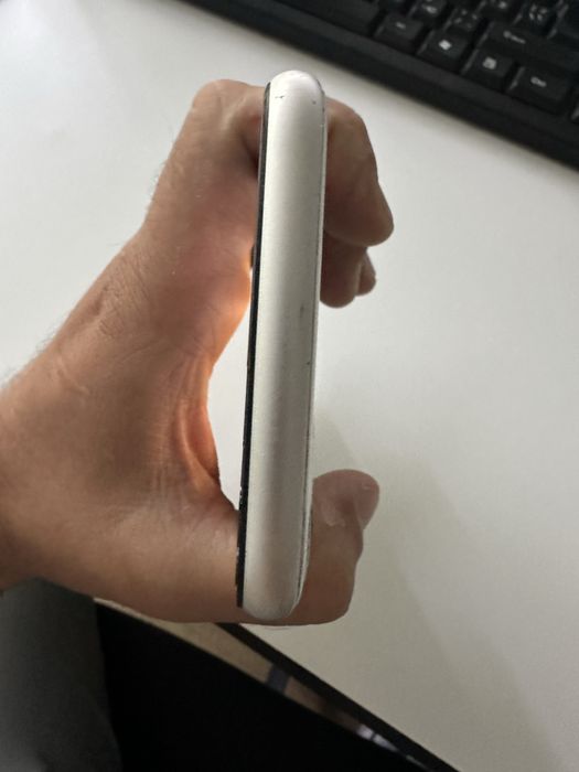 Iphone 11 128 gb oq rang feys iwlamidi oynasi singan ekrani original