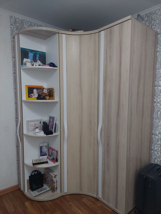 Продам шкаф угловой .