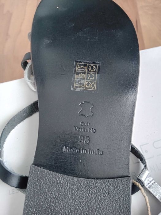 Les Bagatelles Нови сандали и чехли N38