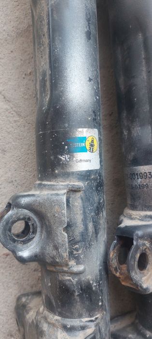 Продам амортизаторы на мерс 124 перед оригинал