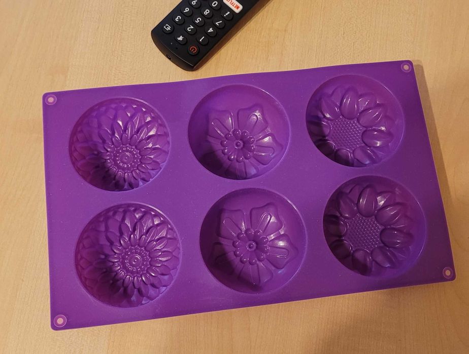 Matrită din silicon 6 x floricele