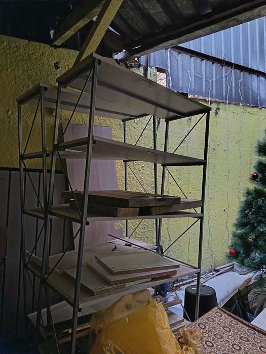 Продаю стеллажи - 3 штуки.