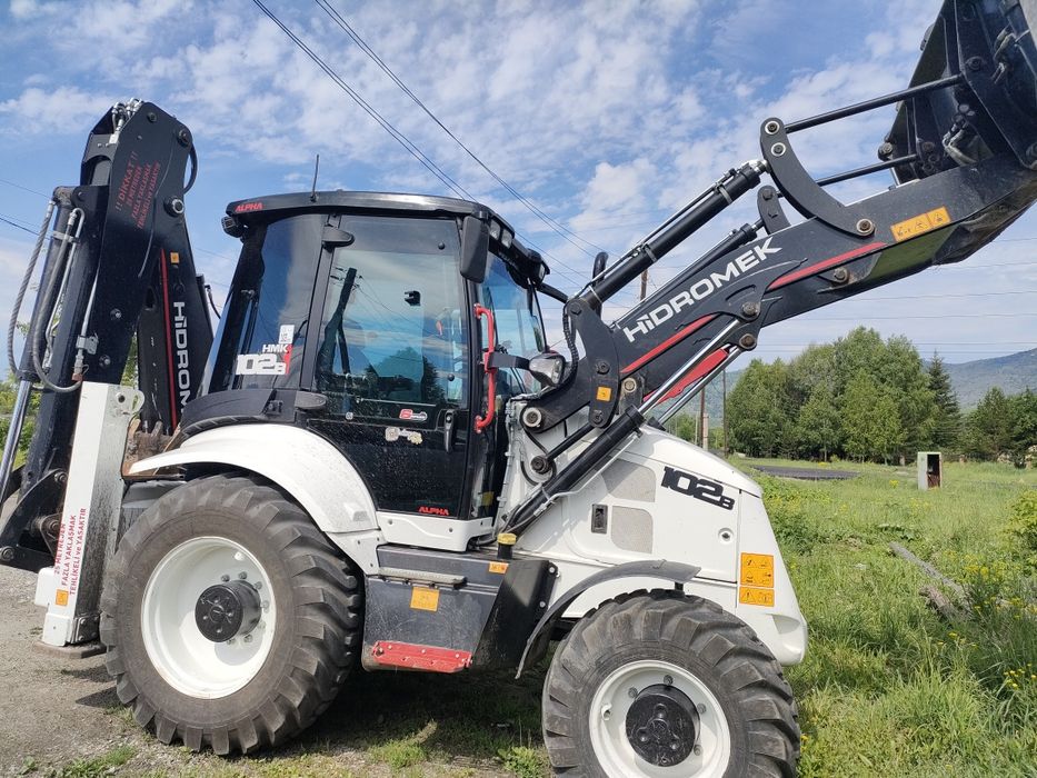 Услуги экскаватора-погрузчика.