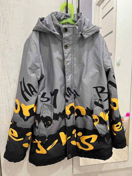 Продам осеннюю куртку на мальчика