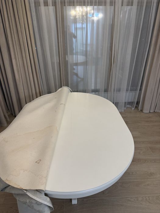Стол большой белый