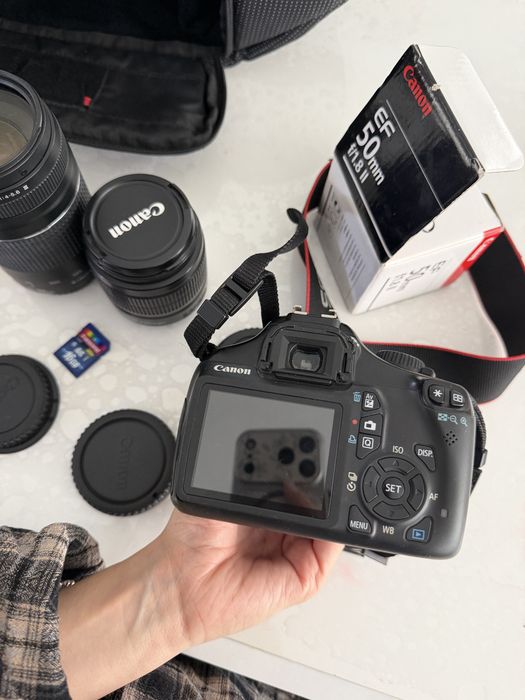 CANON EOS 1100D зеркальная камера