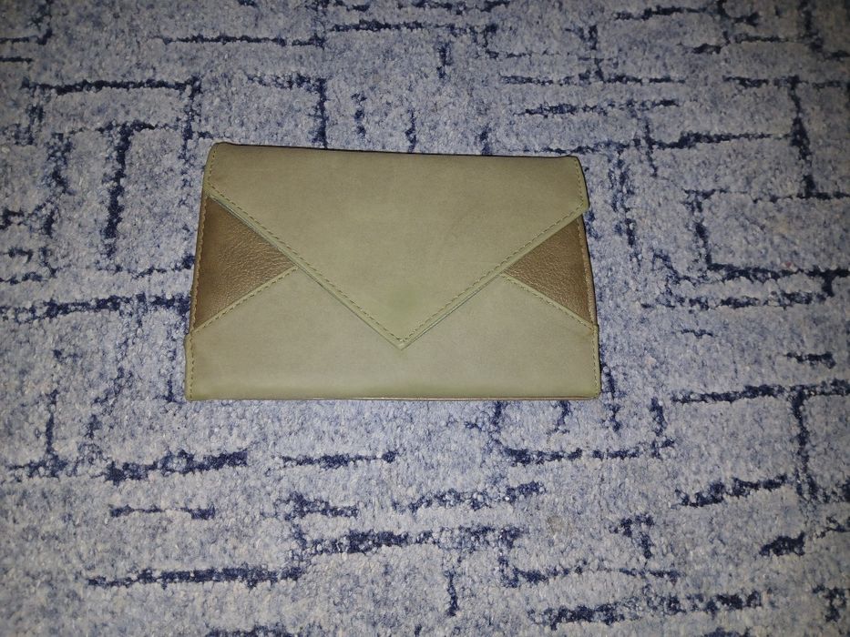 Удобни малки чантички през рамо