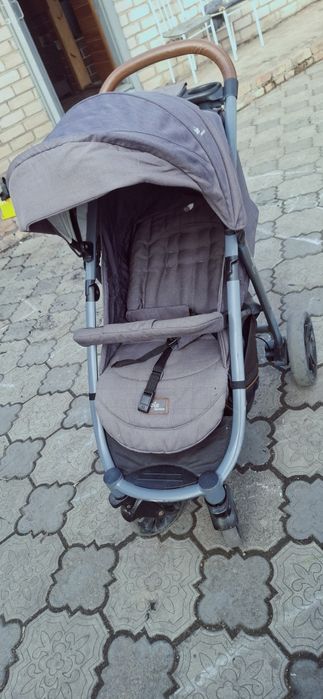 Продам коляску joie