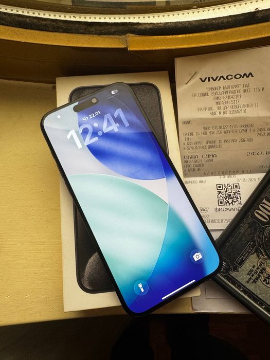 Продавам iPhone 15 pro max 256gb