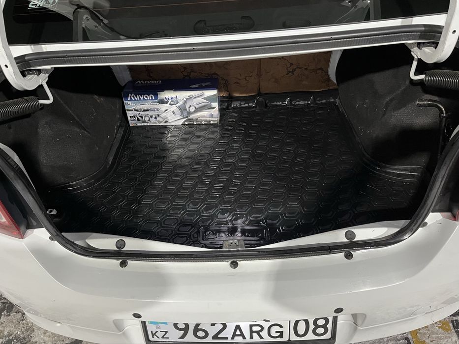 Renault Logan 2018 год