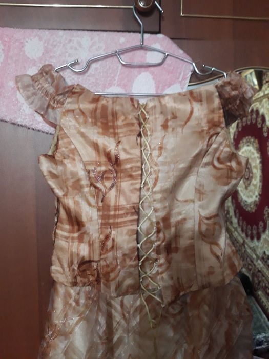 Женский вечерний платье.