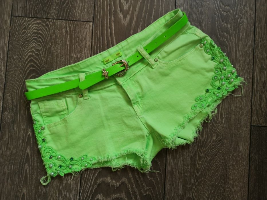 Pantaloni scurti de blug, marimea S/M + curea CADOU