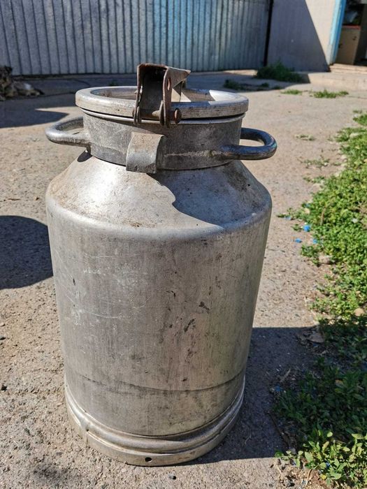 Продаются кастрюли дюралиевая и эмалированная, и фляги алюминивая