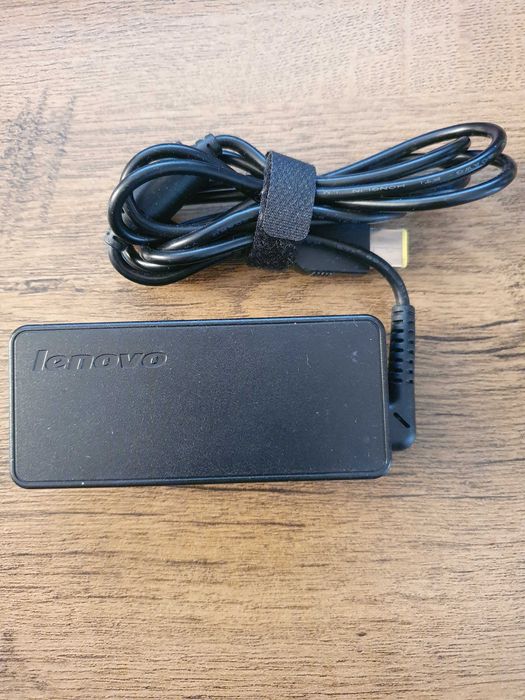 Încărcător original Lenovo 45W, 20V 2.2A. Mufă galbenă dreptunghiulară