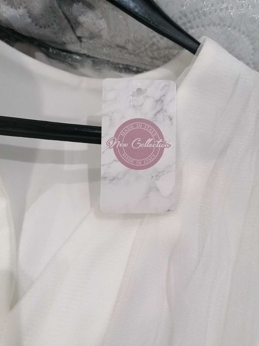 Бяла рокля с тюл