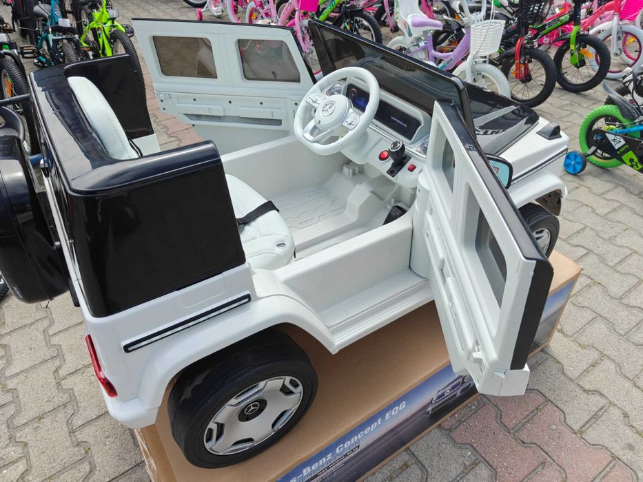 MERCEDES Акумулаторен джип EQG бял