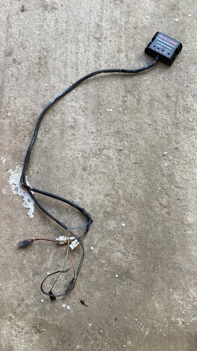 Vând power commander yzf 125