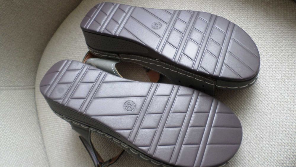 Дамски сандали НОВИ N36,5