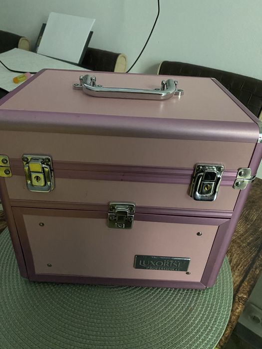 Vând set truse make-up!