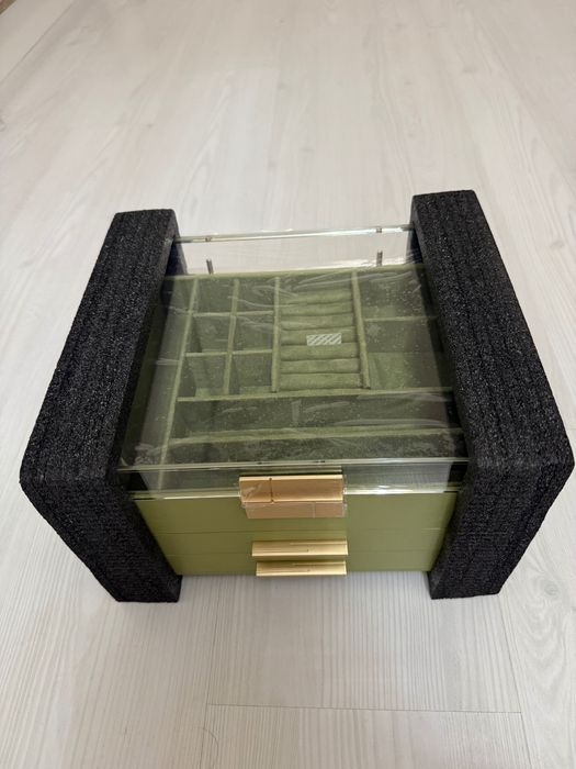 Cutie de design pentru bijuterii - noua