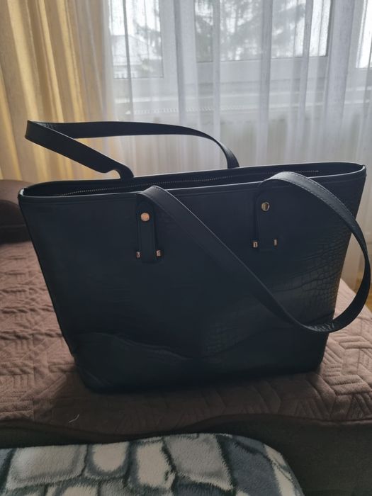 Genți dama in stare foarte bună,una noua