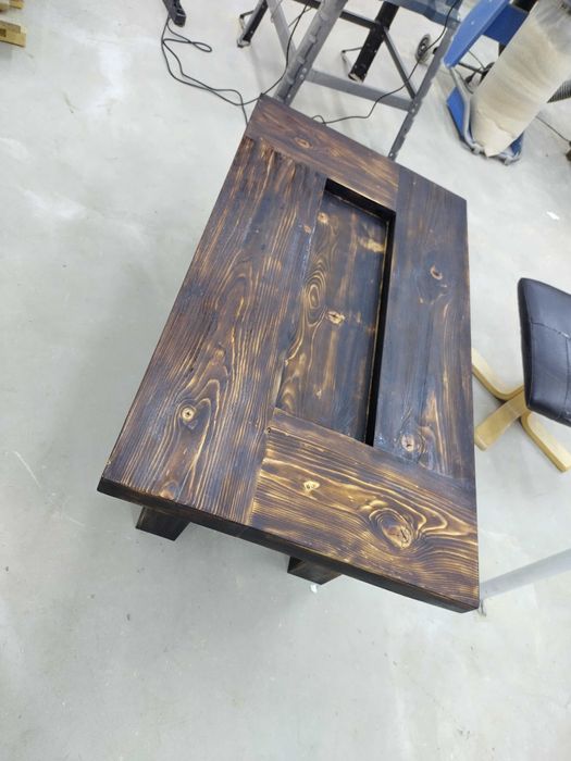 Бутикова холна маса от дърво