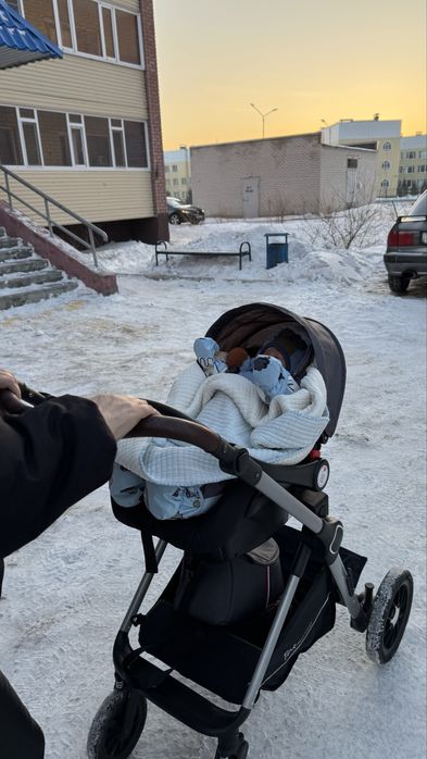 ПРОДАМ КоляскУ 3в1