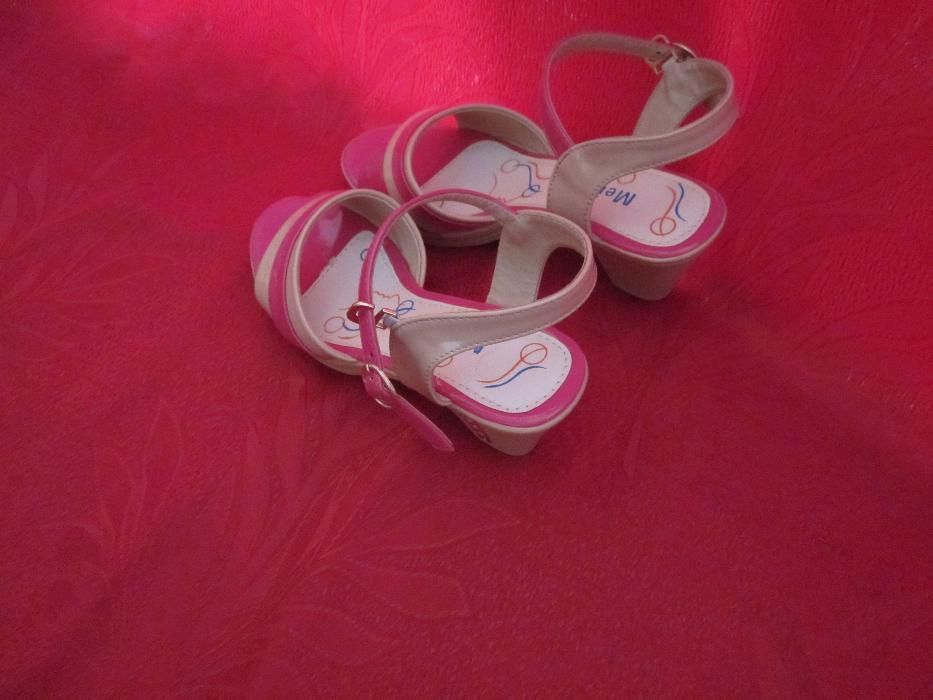 Продам новые босоножки