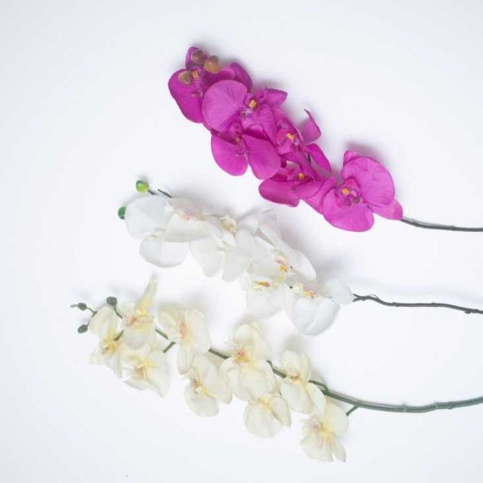 Искусственные цветы и листья