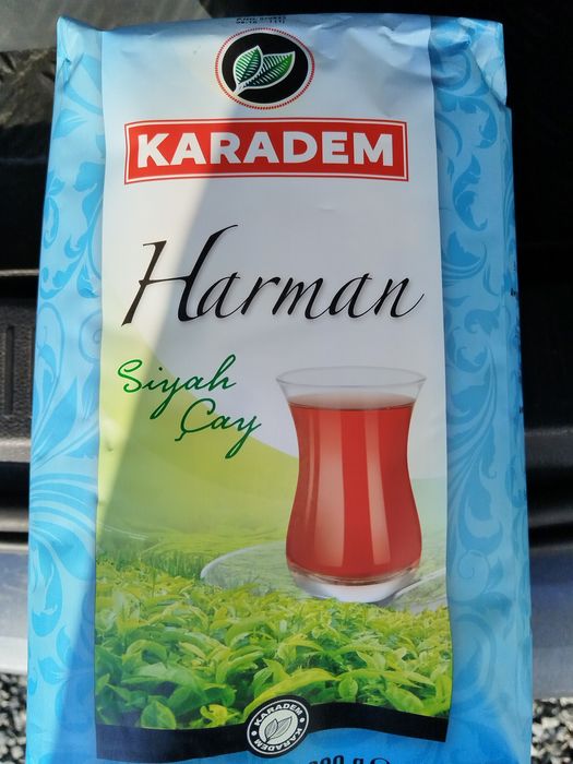 Vind ceai negru turcesc.