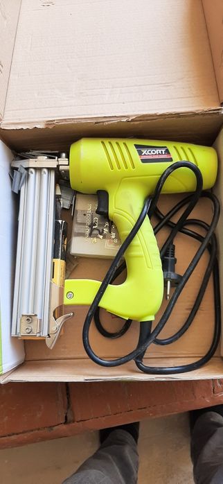 Мих урадиган пистолет мебелшиклар учун