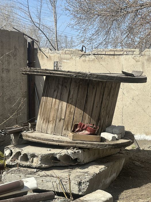 Отдам бесплатно катушки из под кабеля