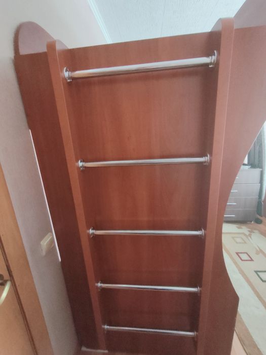 Продам двухъярусную кровать