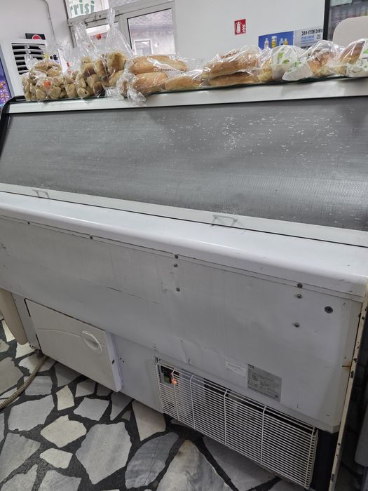 Хладилна витрина