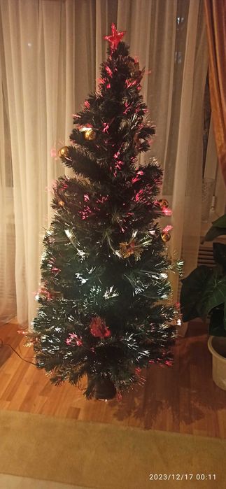 Ёлка красивая                                            .