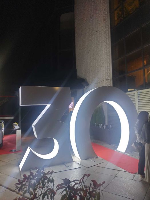 Големи, светещи, 3D обемни, LED цифри - 30