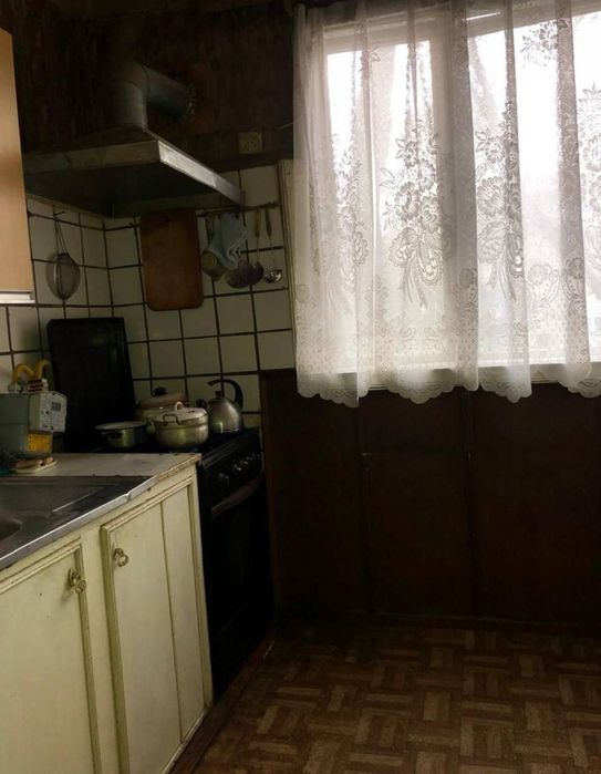Срочно Продаётся Саламатина 2/2/4 без ремонта без мебелья !
