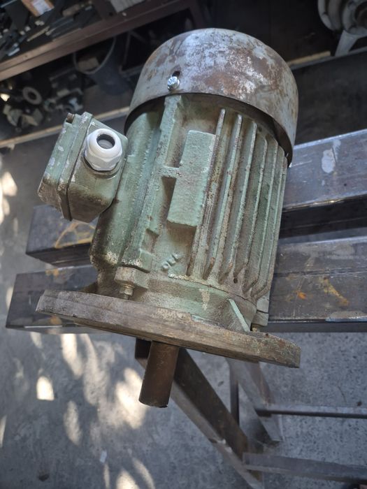 Motor bormasina trifazat
