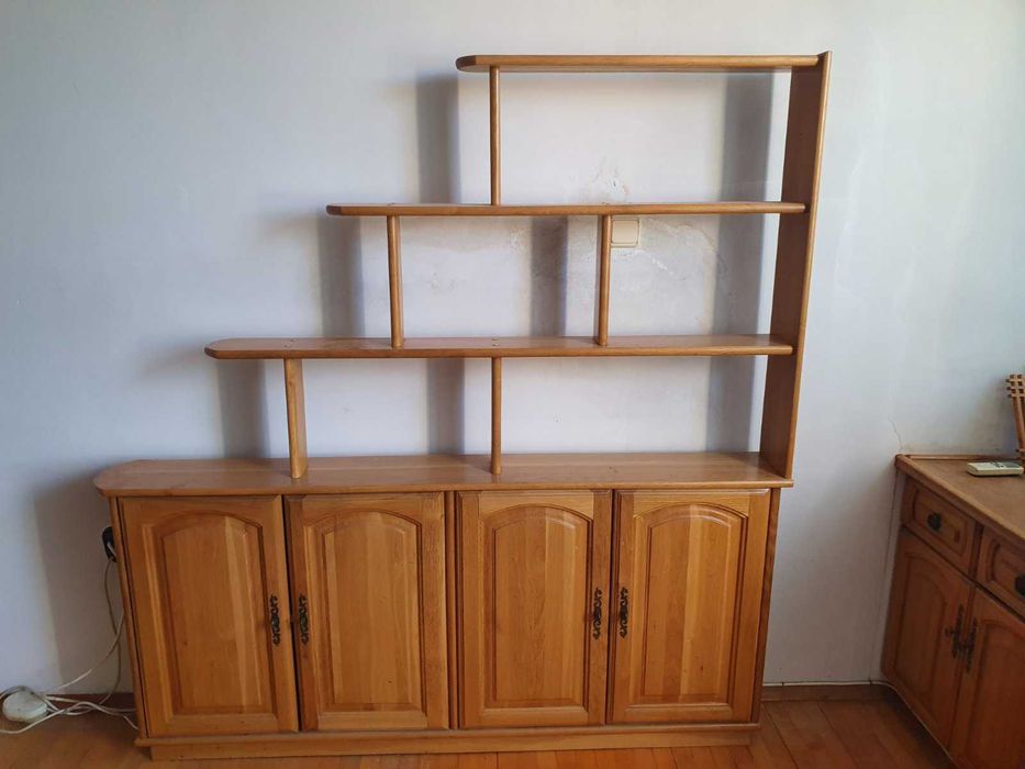 Библиотечка с шкафчета от масивен дъб