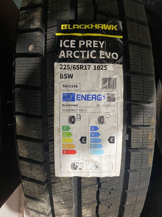 Шина 245/65/17 продам комплект новый